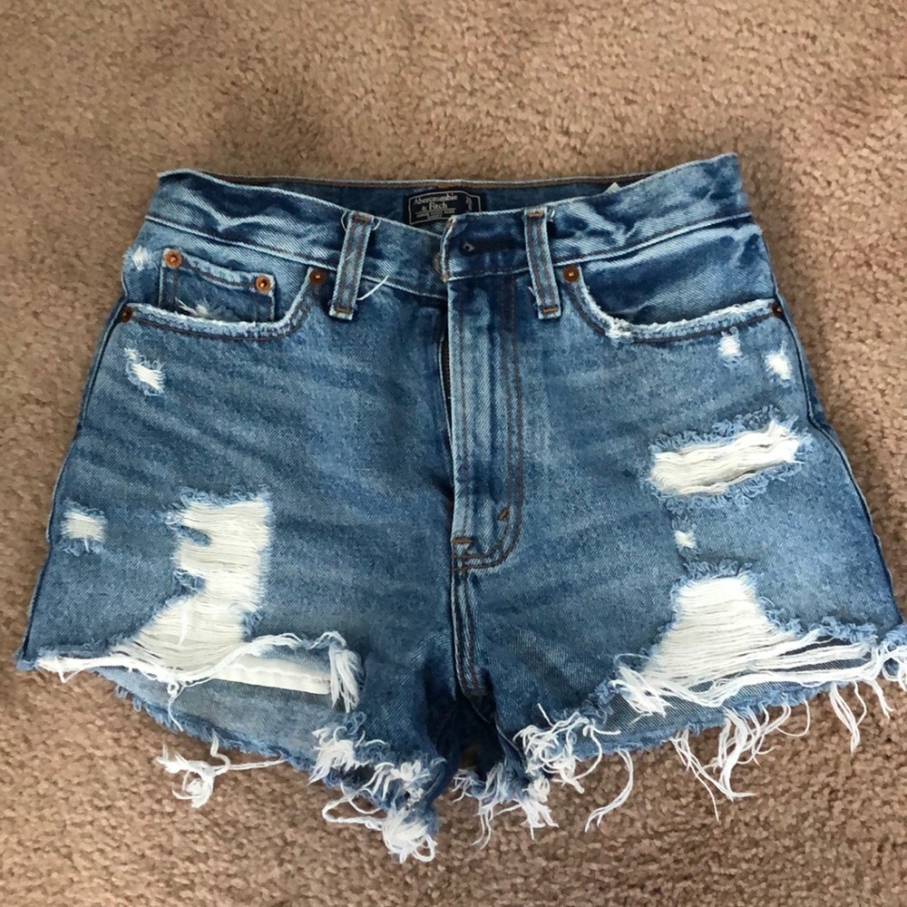 Abercrombie Annie high rise shorts medium wash